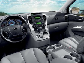 Hyundai Entourage