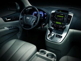 Hyundai Entourage