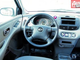 Nissan Almera Tino