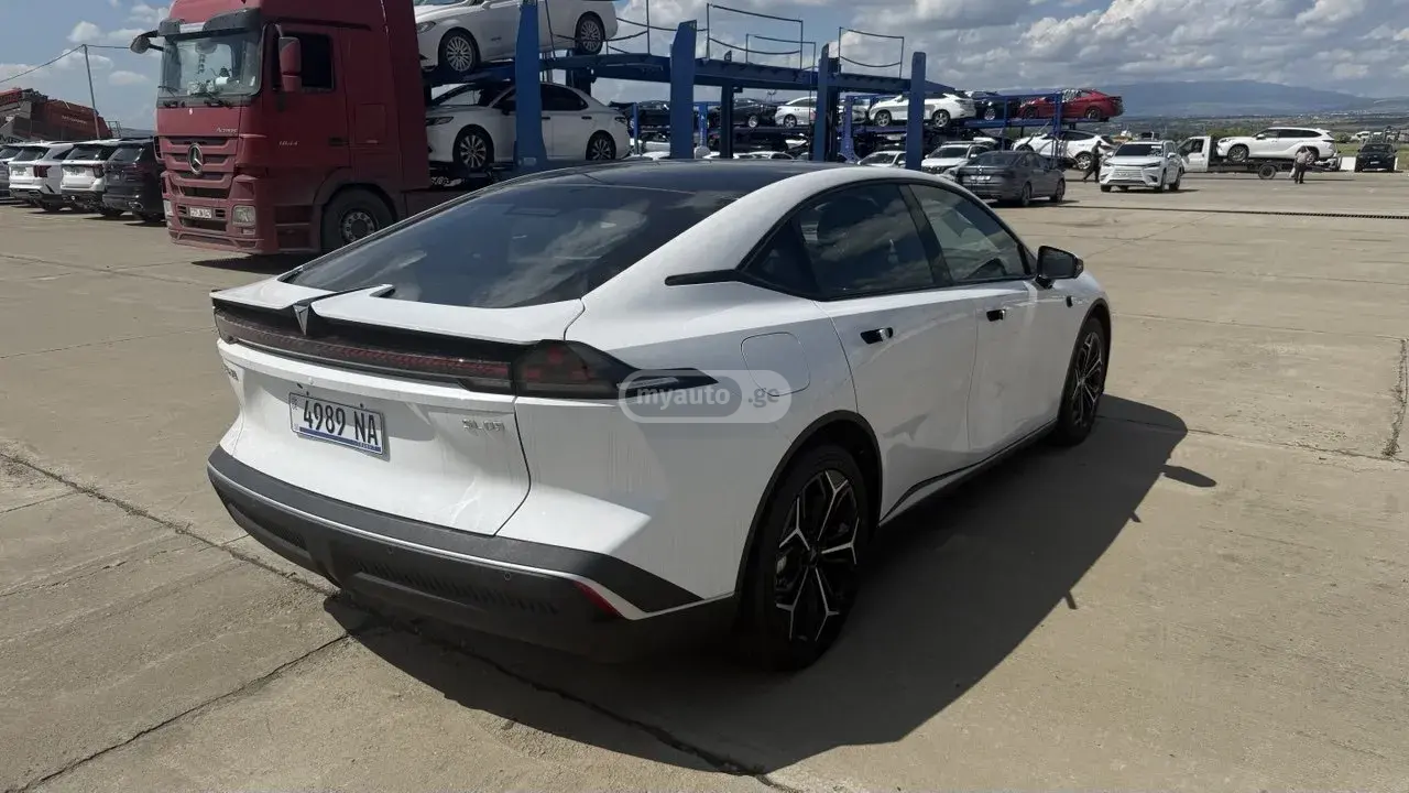 Changan Deepal SL03 