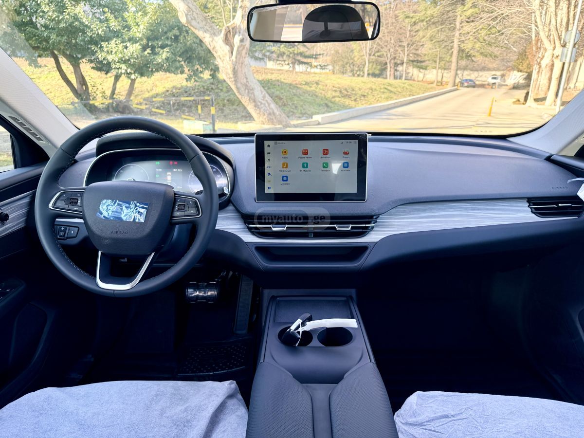 Hongqi E-QM 5