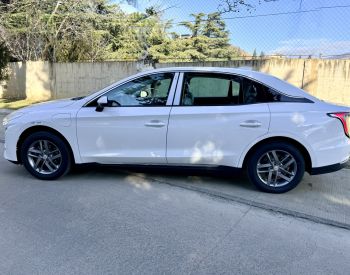 Hongqi E-QM 5 500 km Rest