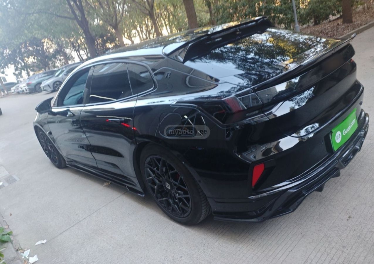 Zeekr 001