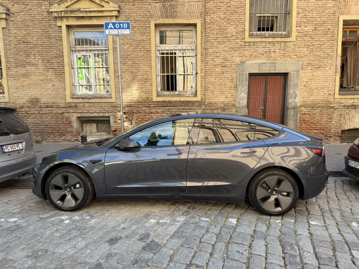 Tesla Model 3, миниатюра 2