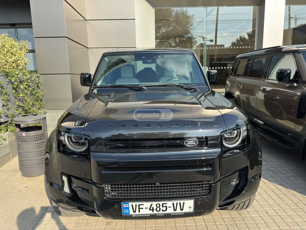 Land Rover Defender 110 