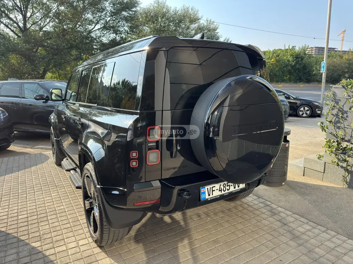 Land Rover Defender 110