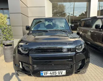 Land Rover Defender 110 Dynamic SE