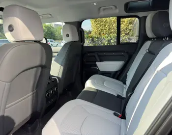 Land Rover Defender 110 Dynamic SE