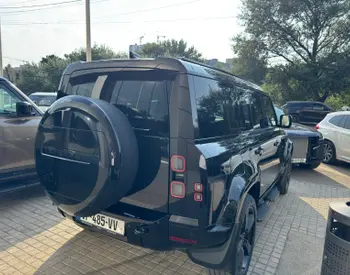 Land Rover Defender 110 Dynamic SE