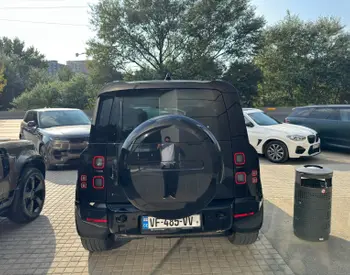 Land Rover Defender 110 Dynamic SE