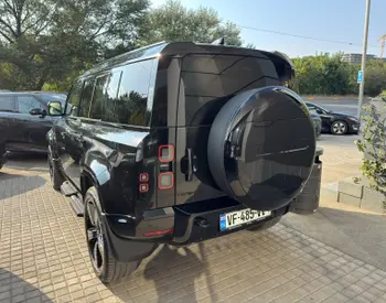 Land Rover Defender 110 Dynamic SE