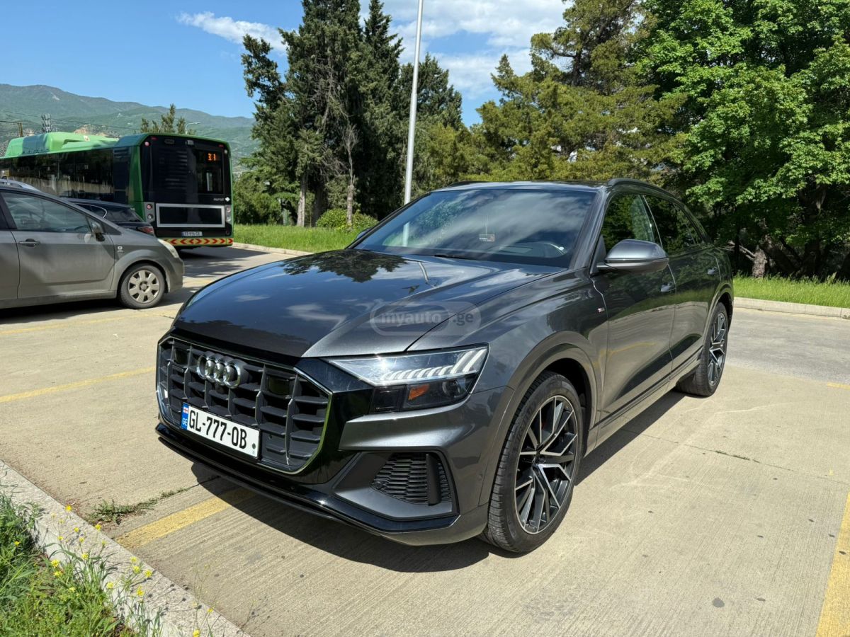 Audi Q8 