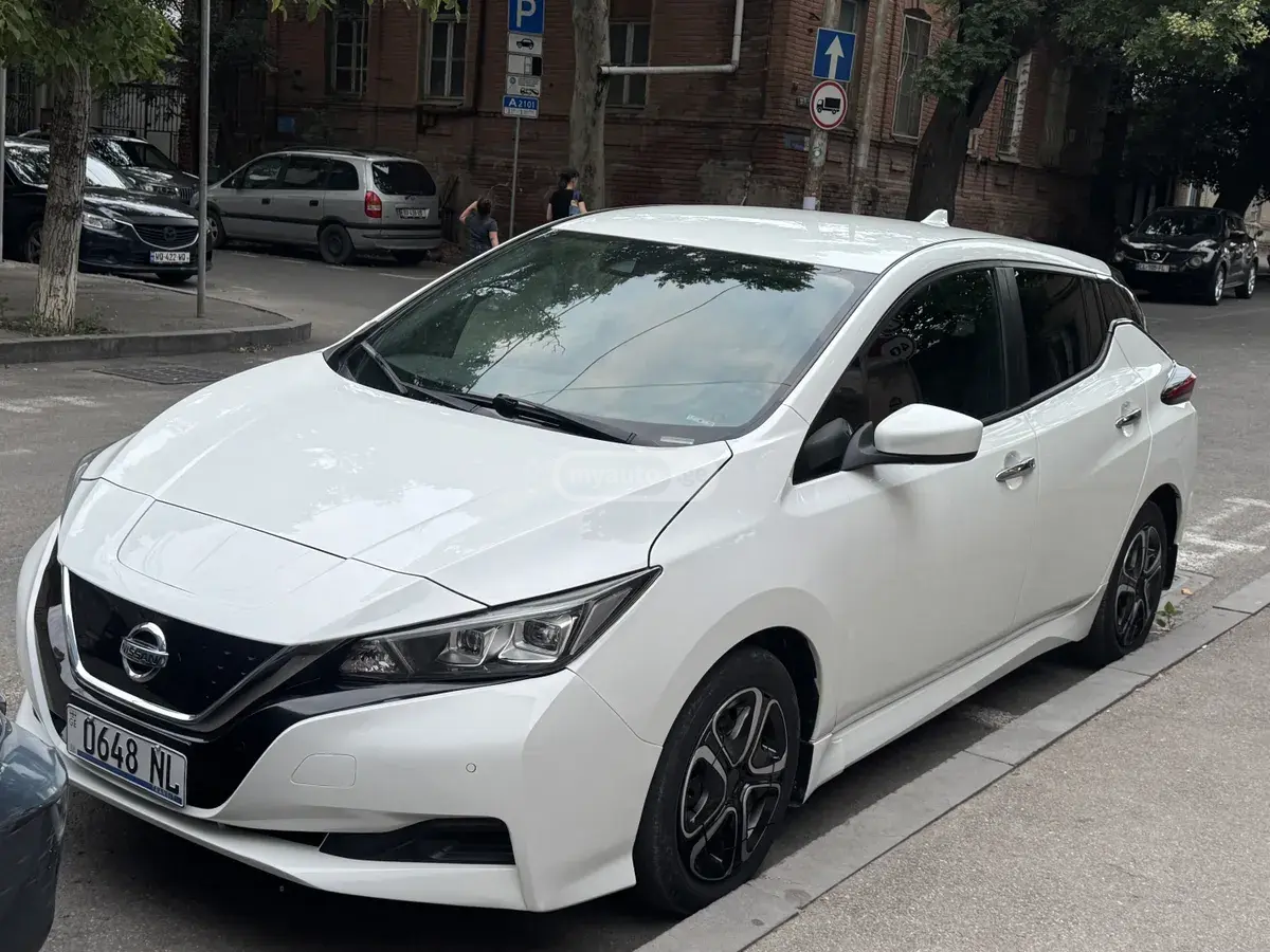 Nissan LEAF, миниатюра 2