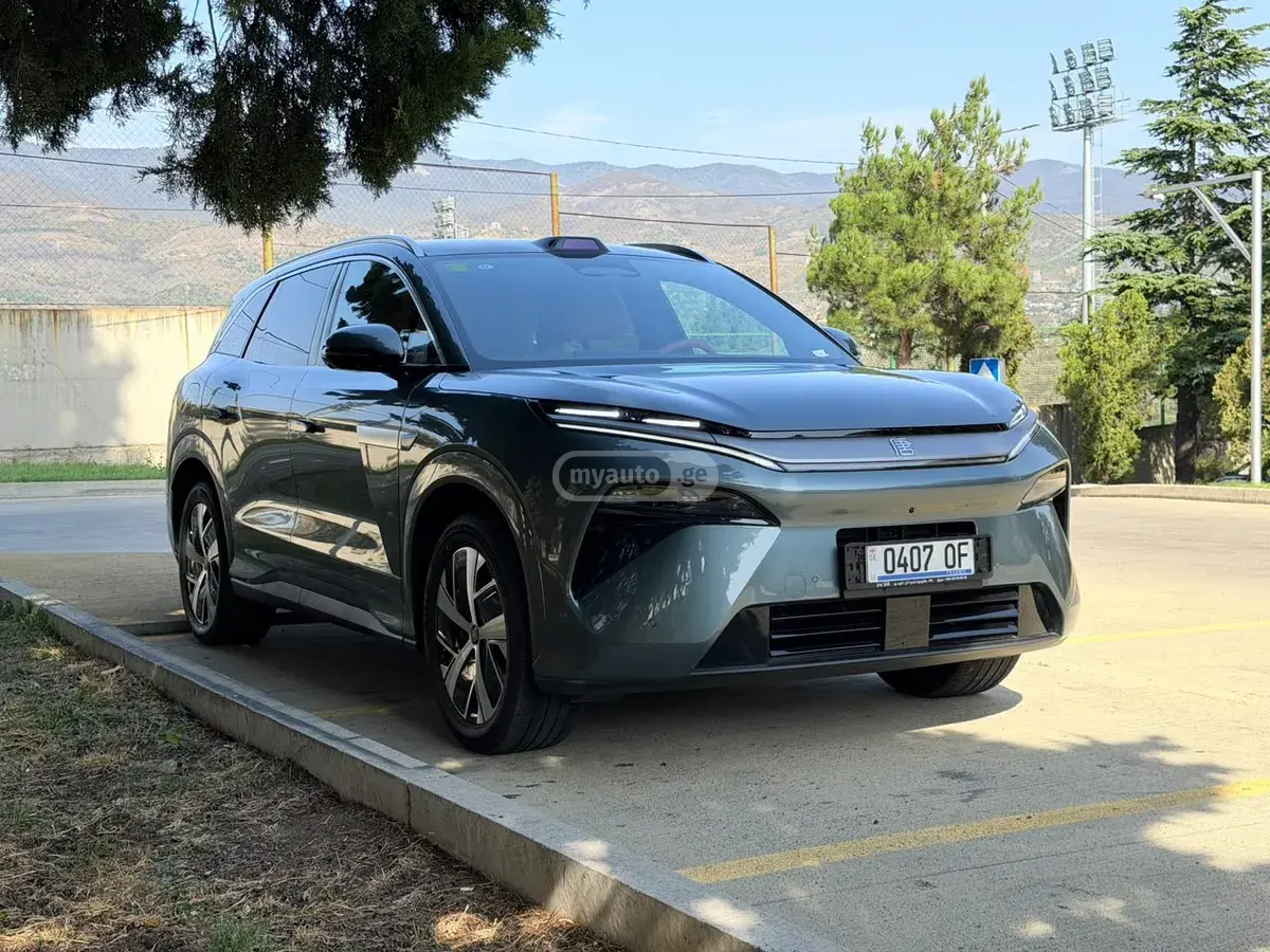 BYD Tang L