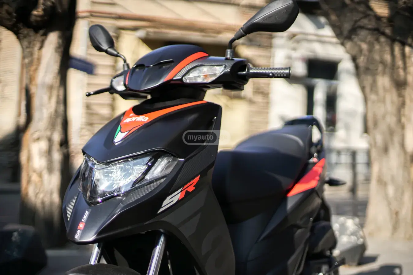 Aprilia SR 160 Carbon 