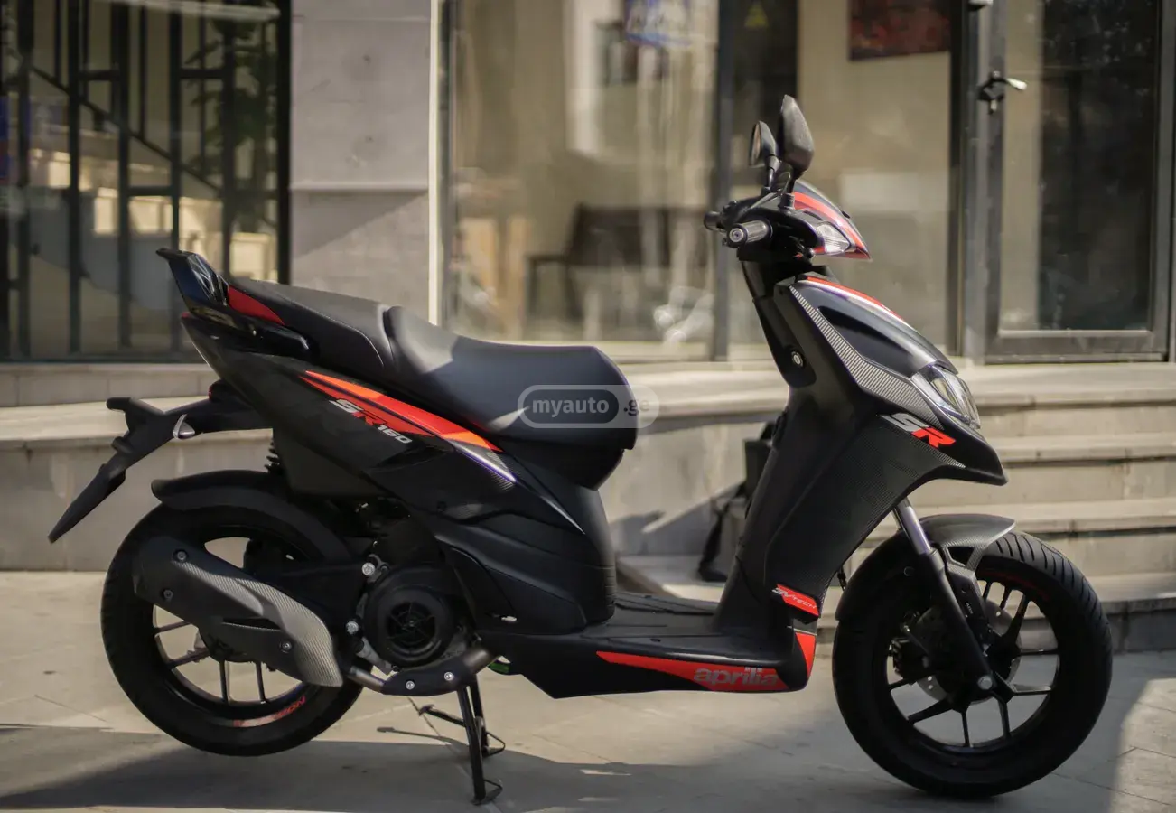 Aprilia SR 160 Carbon 