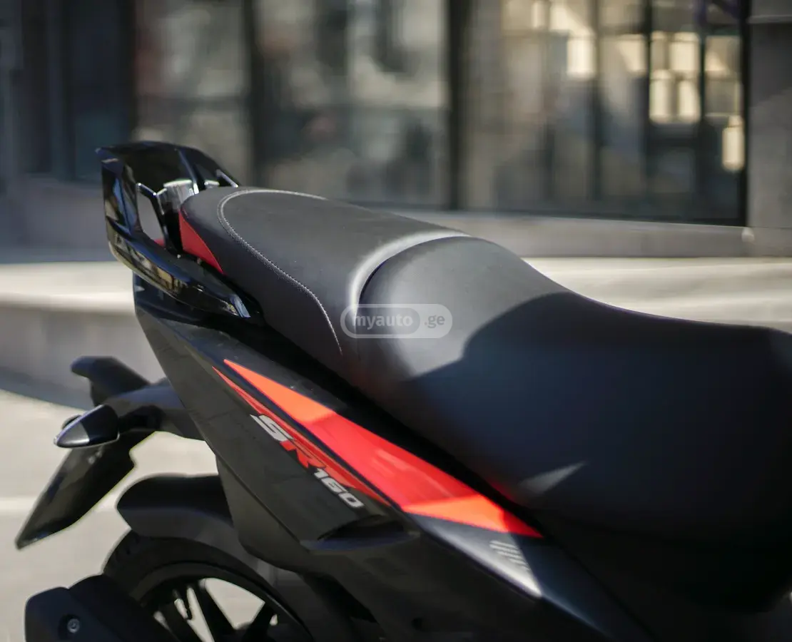 Aprilia SR 160 Carbon 