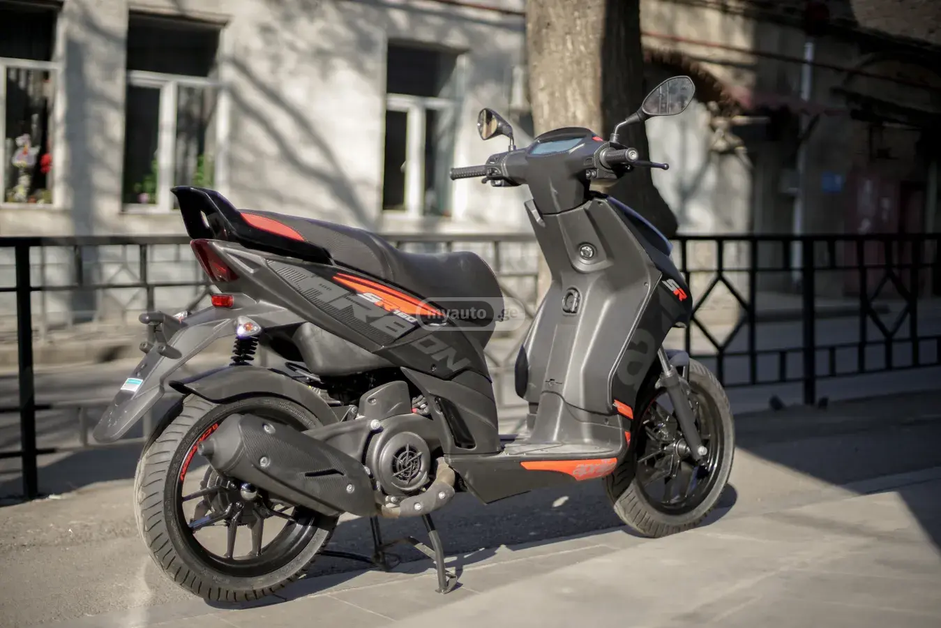 Aprilia SR 160 Carbon 