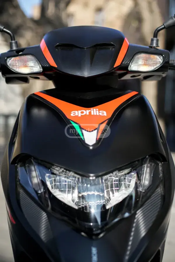 Aprilia SR 160 Carbon 