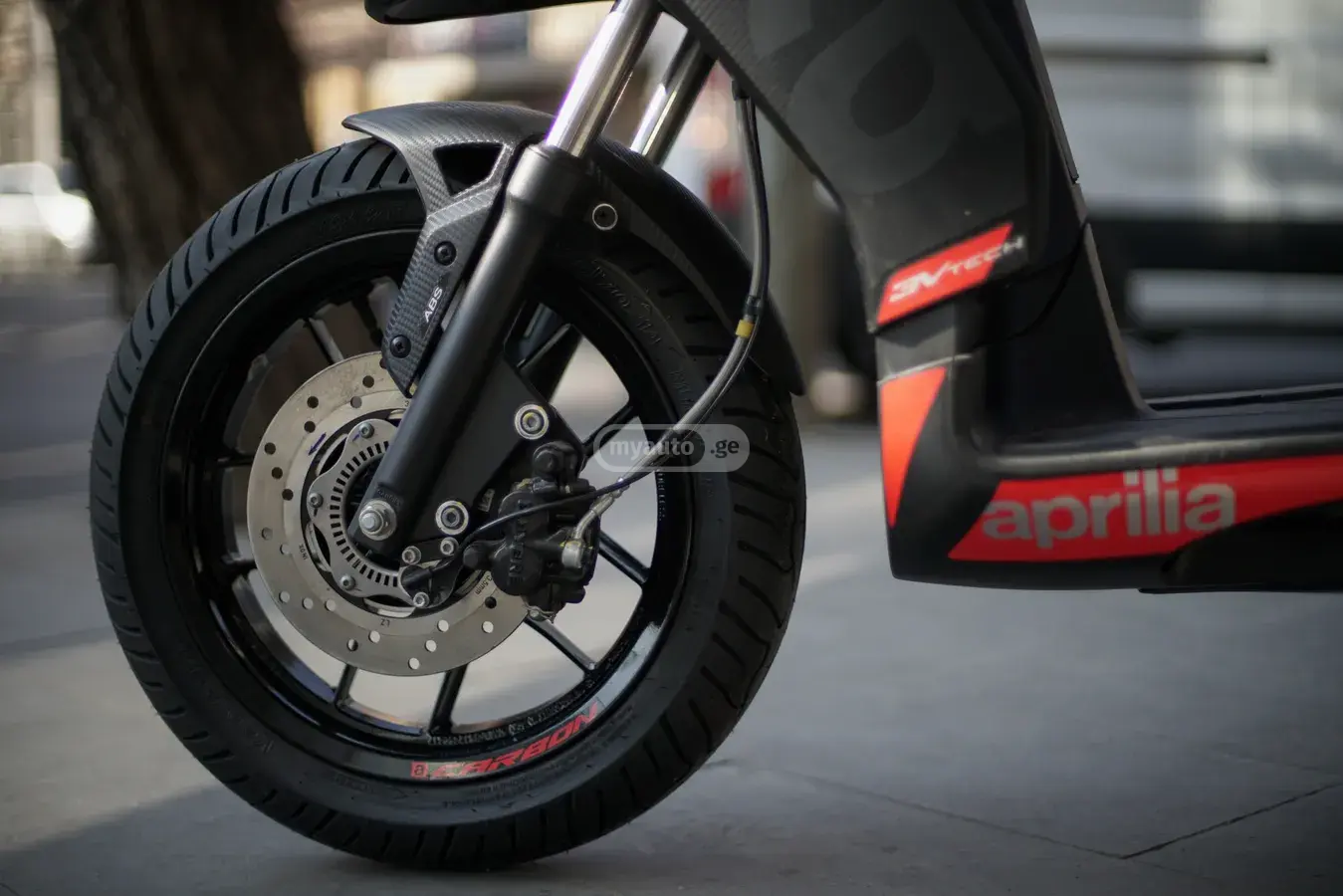 Aprilia SR 160 Carbon 