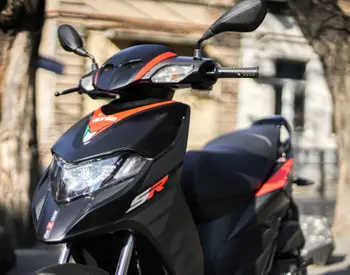 Aprilia SR 160 Carbon 