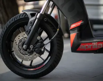 Aprilia SR 160 Carbon 