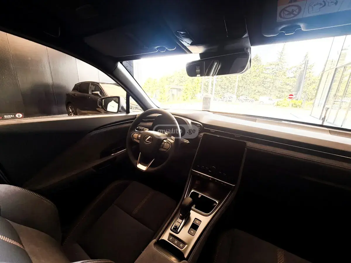 Lexus LBX