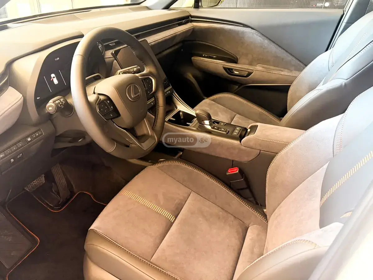 Lexus LBX