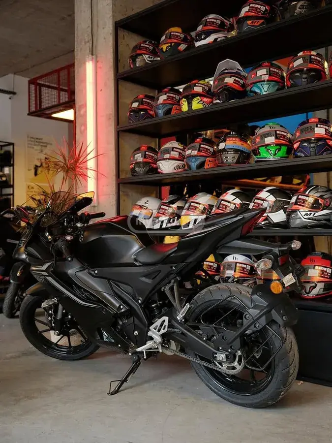 Yamaha R15 V-4
