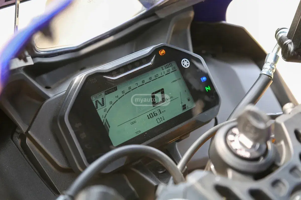 Yamaha R15 V-4