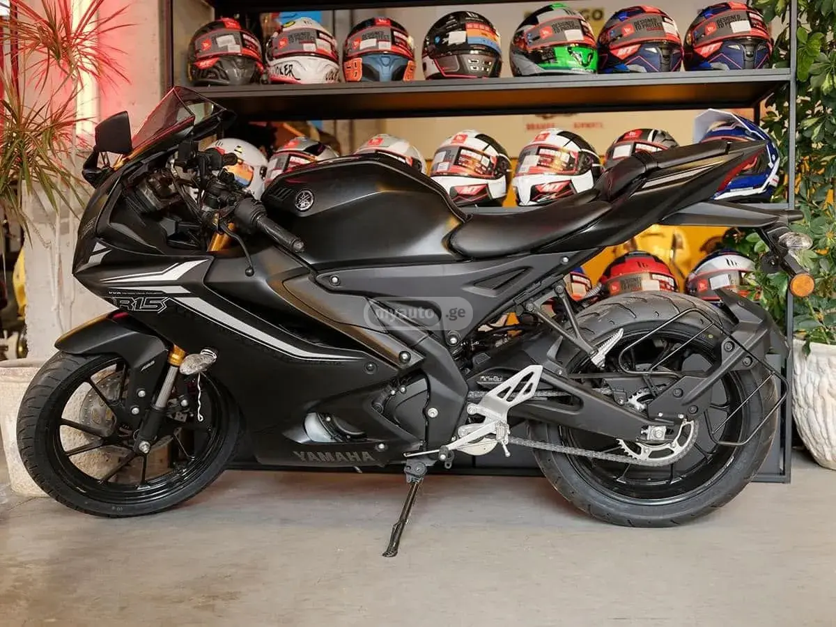 Yamaha R15 V-4