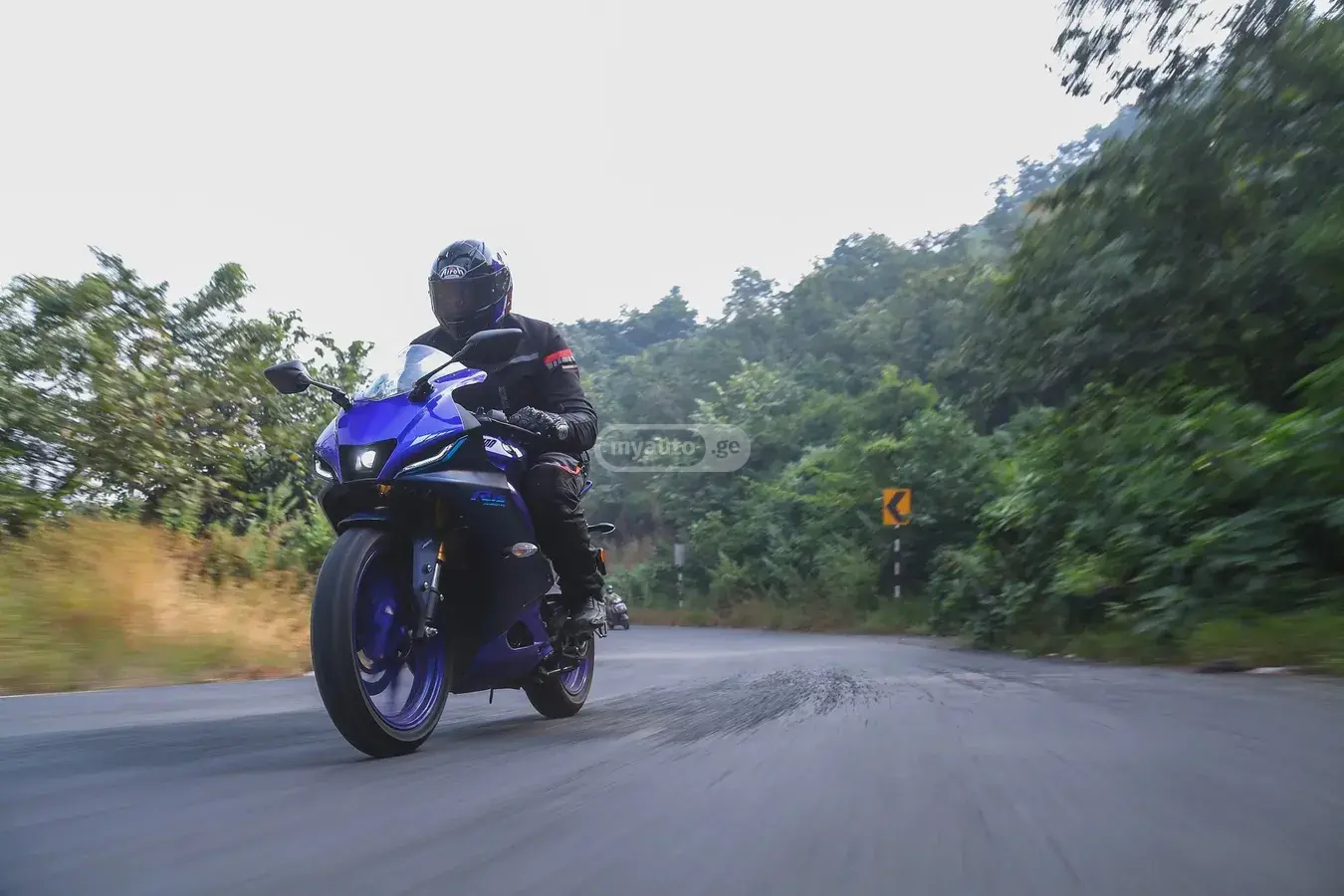 Yamaha R15 V-4
