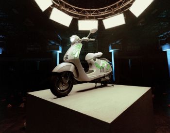  (VESPA 946)RED 