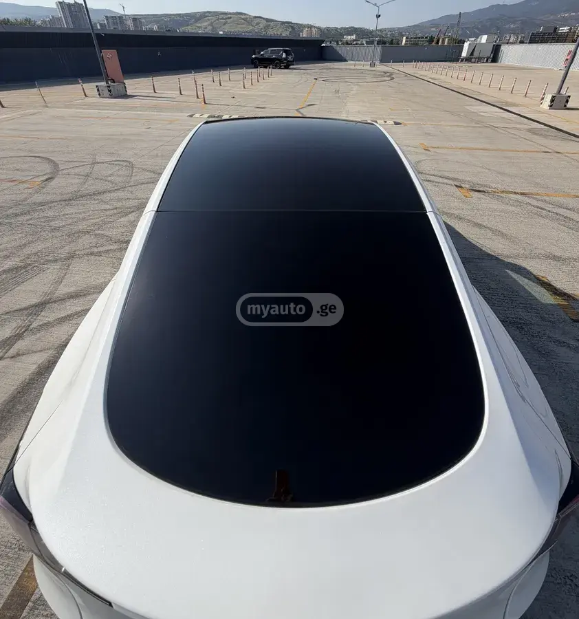 Tesla Model Y, миниатюра 9