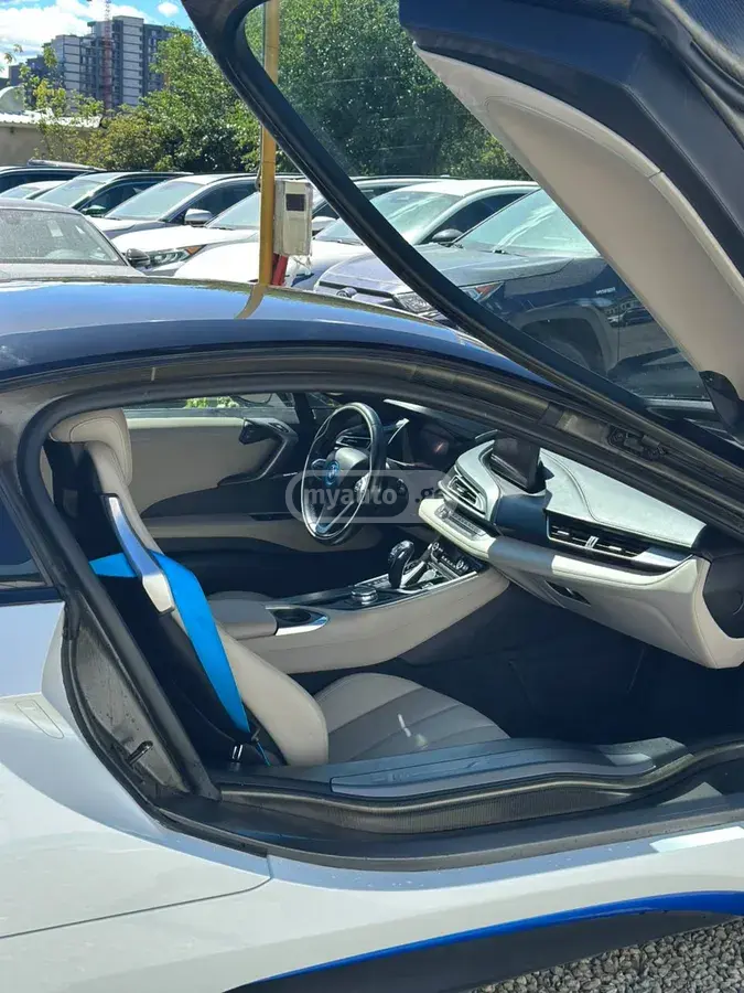 BMW I8 