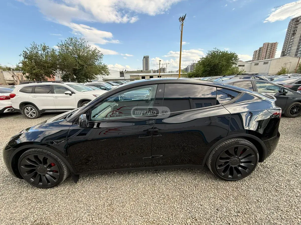 Tesla Model Y 
