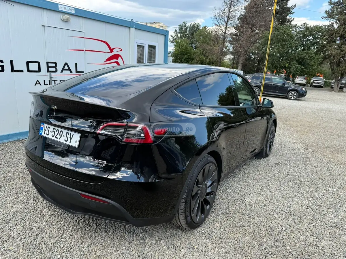 Tesla Model Y 