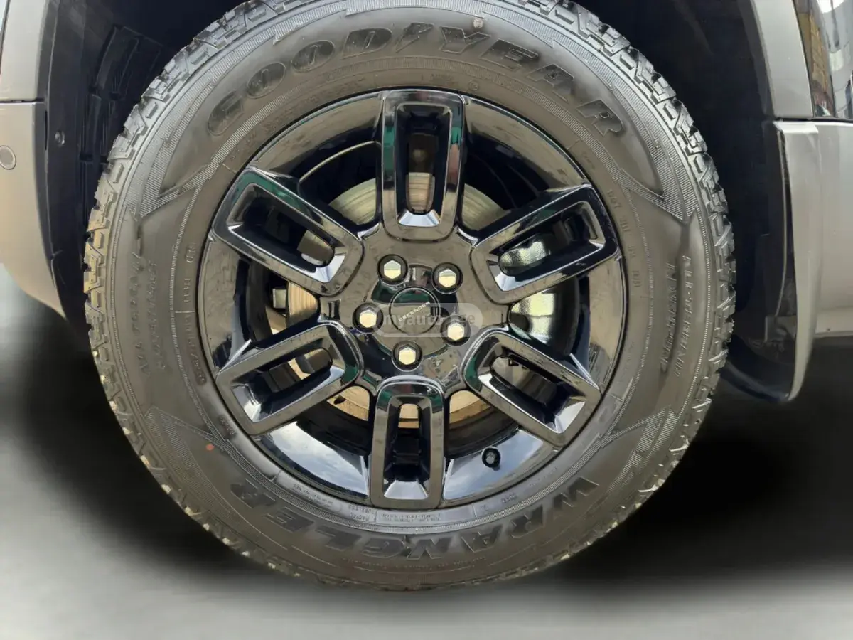 Land Rover Defender 110