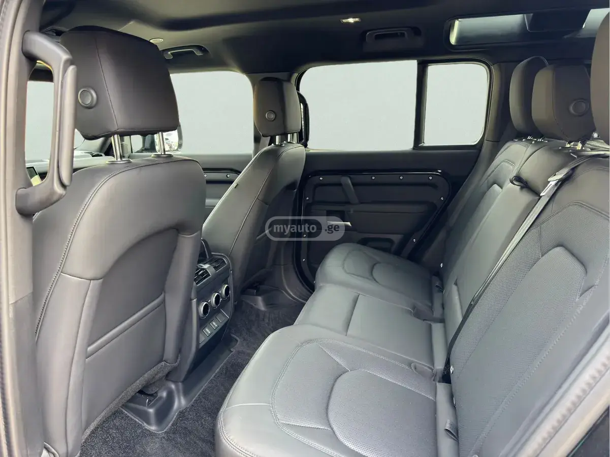Land Rover Defender 110