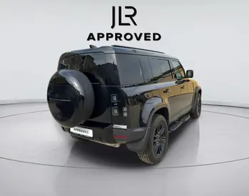 Land Rover Defender 110 