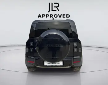 Land Rover Defender 110 