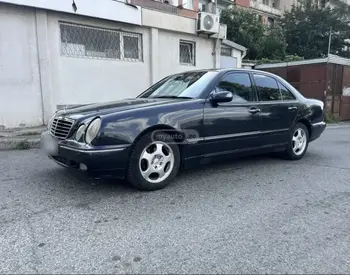 Mercedes-Benz E 220