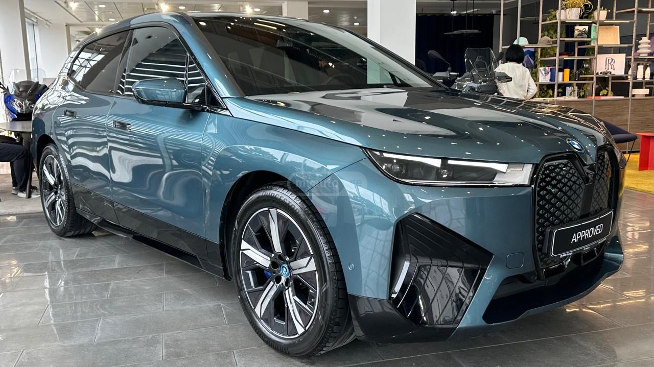 BMW IX