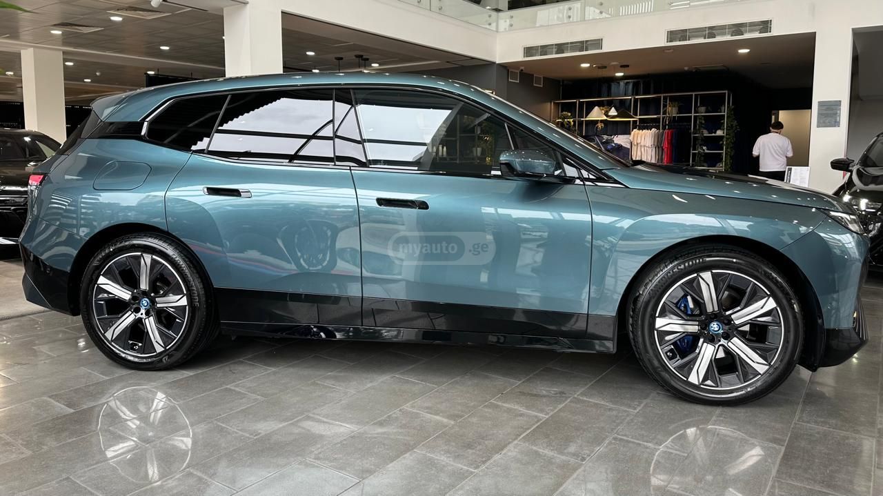 BMW IX