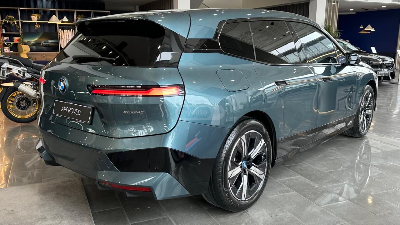 BMW IX
