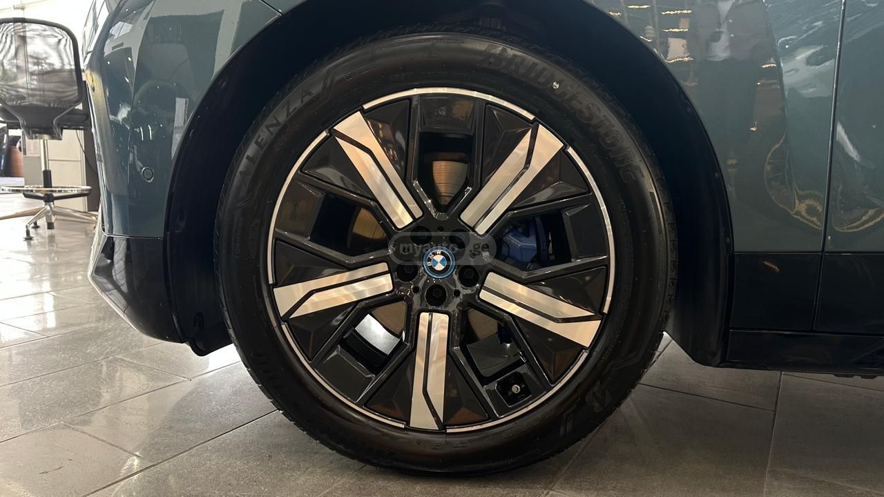 BMW IX