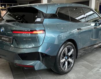 BMW IX xDrive40
