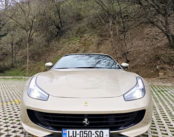 Ferrari GTC4Lusso 
