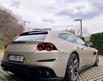 Ferrari GTC4Lusso 
