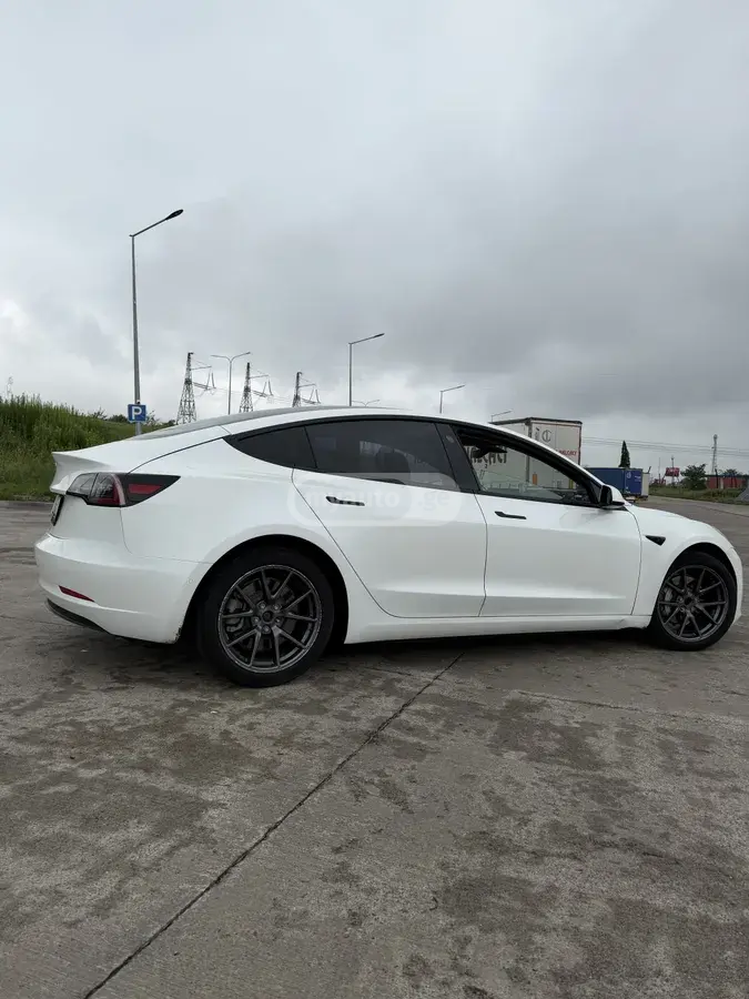 Tesla Model 3, миниатюра 6